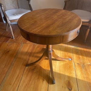 Pedestal table pick up Ottawa